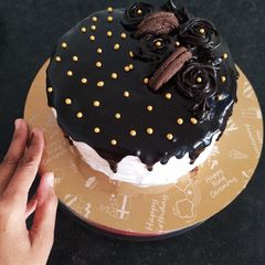 A picture of Dark Chocolate truffle Cake.