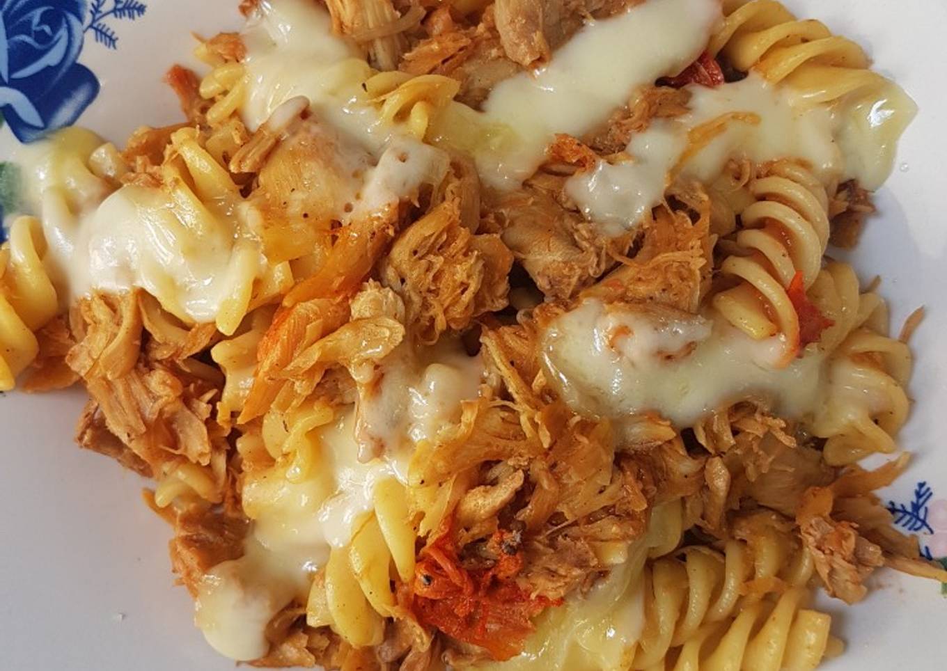 Pasta con pollo en salsa de soya