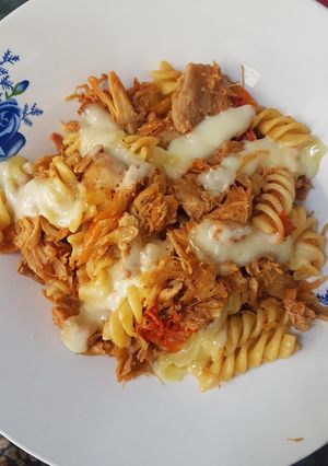Una foto de Pasta con pollo en salsa de soya