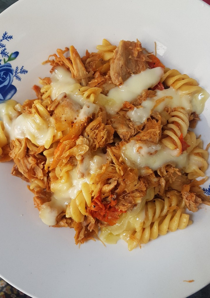 Una foto de Pasta con pollo en salsa de soya