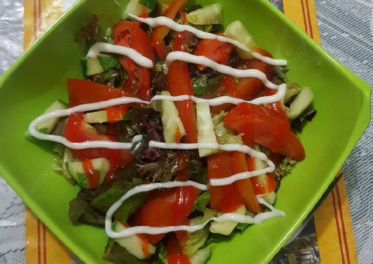 Spicy vegetable salad with mayo honey lemon ala fe'