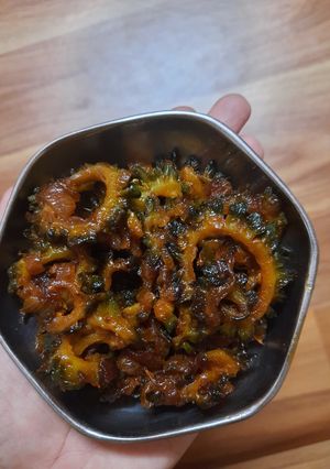 A picture of Karela kathi mithi sabji.