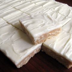 A picture of Super Easy No-Bake Lemon Slice.