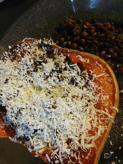 Una foto de Calabaza rellena con crema de lentejas súper fácil
