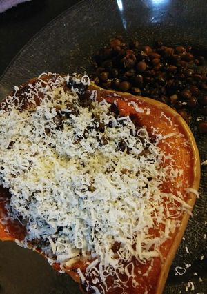 Foto principal de Calabaza rellena con crema de lentejas súper fácil