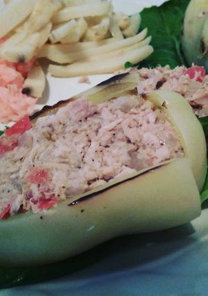 Una foto de Chile güerito relleno de atún