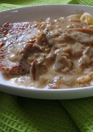 Natúr karajszeletek vargányamártással spaetzle tésztával recept fotója
