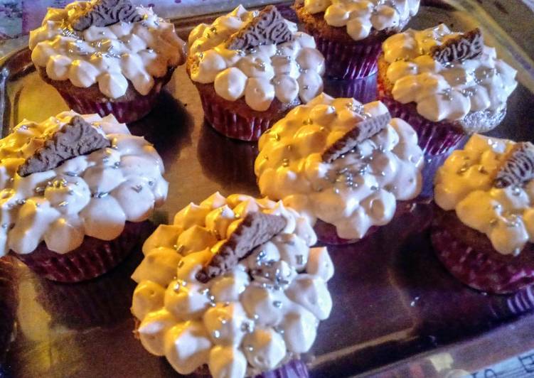 Cupcakes con cubierta crema Chocotorta