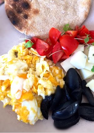 Una foto de Desayuno rico y saludable 😘👌🏻