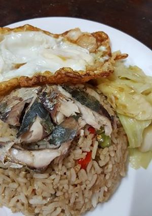 รูปของ ข้าวผัดน้ำพริกกะปิ กินตอนเช้า (จากของเหลือจากมื้อเย็น)