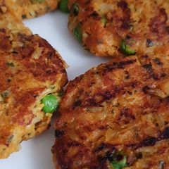 A picture of Sweet potato veggie burgers.