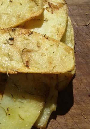 Una foto de Papas rosadas con romero a la parrilla