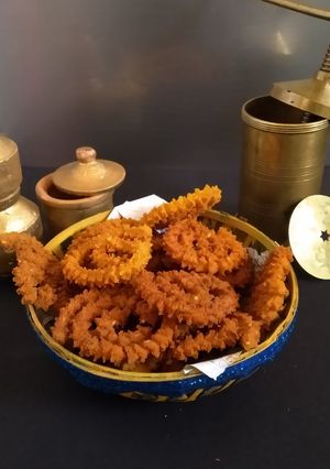 ચોખા નાં લોટ ની ચકરી (Chokha Flour Chakri Recipe In Gujarati) રેસીપી મુખ્ય ફોટો