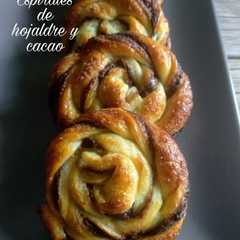 Una foto de Espirales de hojaldre y crema de cacao
