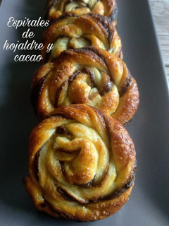 Una foto de Espirales de hojaldre y crema de cacao