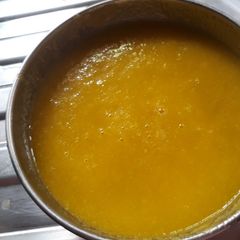 A picture of Apple and mango puree.