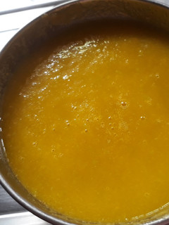A picture of Apple and mango puree.