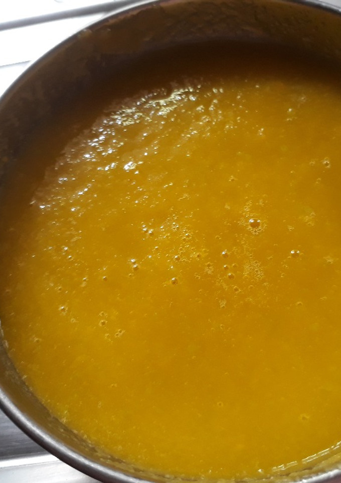 A picture of Apple and mango puree.