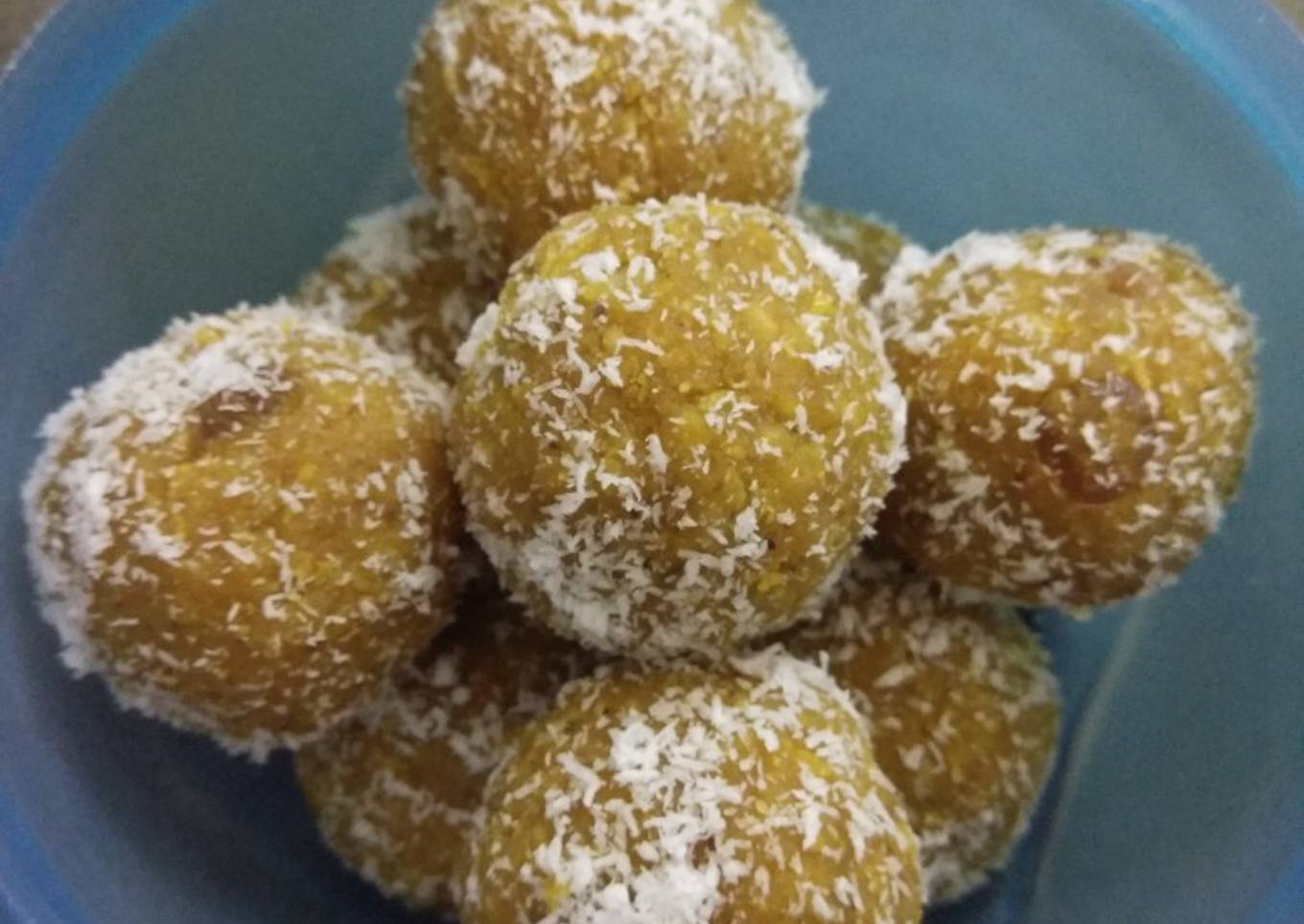 Besan coconut ladoo