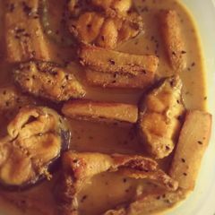 A picture of Magur Maach er Jhol (Catfish Curry).