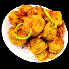 A picture of Batata vada.