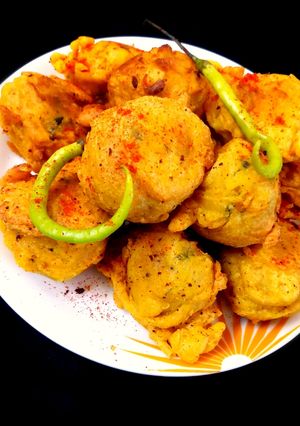 A picture of Batata vada.
