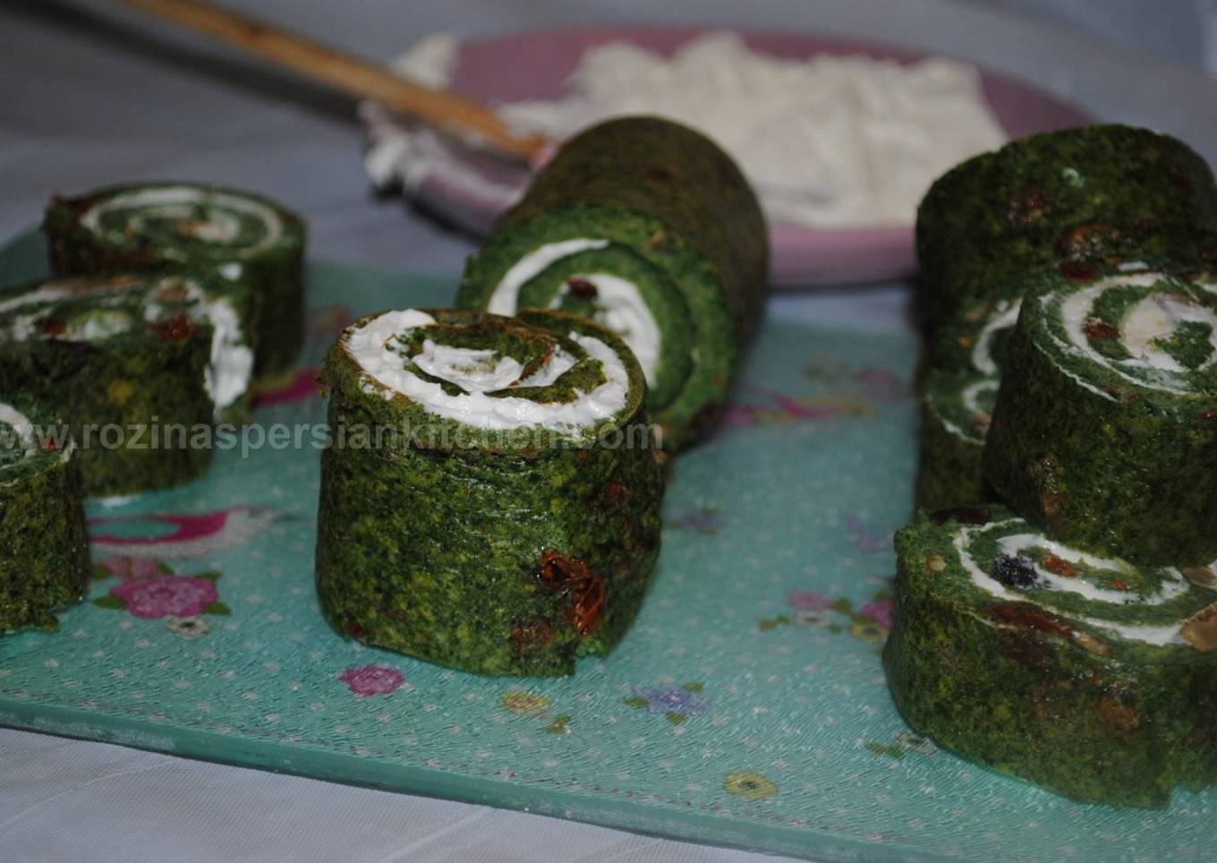 Spinach and garlic-yogurt rolls