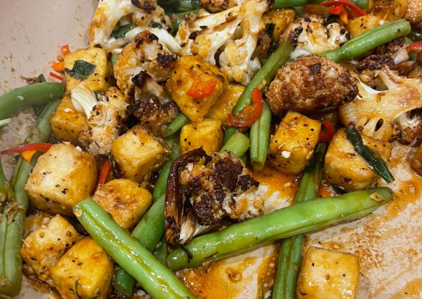 Tofu and cauliflower chilli basil stir fry