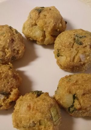A picture of Sage and onion stuffing balls alla Fluffy.
