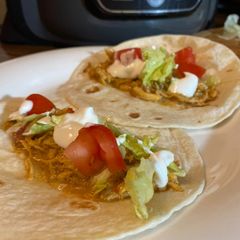A picture of Slow cooker queso chicken tacos.
