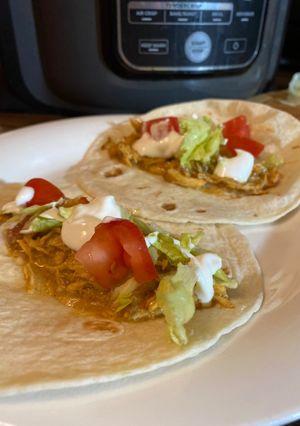 A picture of Slow cooker queso chicken tacos.