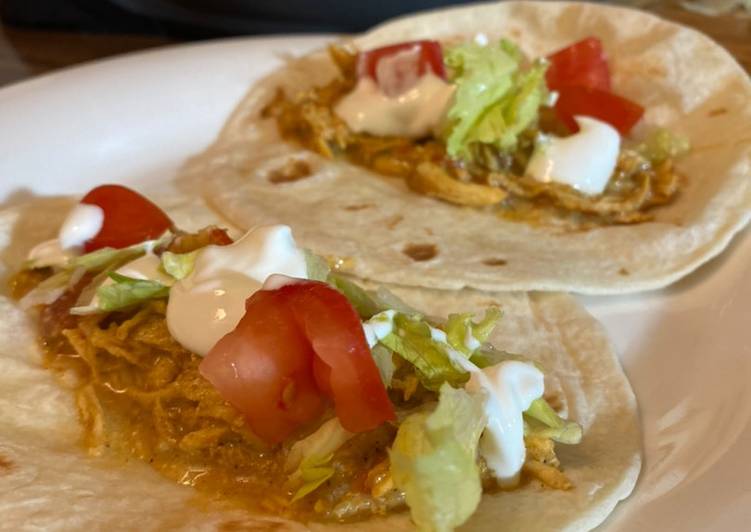 Slow cooker queso chicken tacos Slow cooker queso chicken tacos