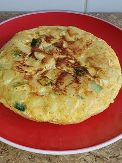 Una foto de Tortilla de patatas y calabacín