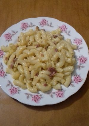 Sonkás-sajtos-fokhagymás tészta recept fotója