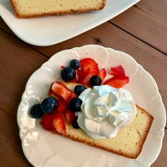 A picture of Cream Cheese Poundcake.