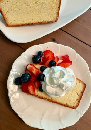 A picture of Cream Cheese Poundcake.