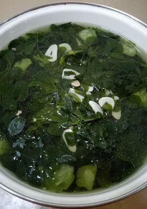 Foto resep Sayur Bening Daun Kelor dan Gambas