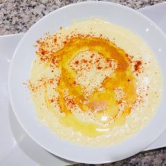 A picture of Hummus.