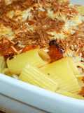 Macarrones al horno con chorizo y jamón