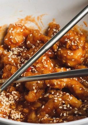 A picture of Korean style sweet & sour chicken.