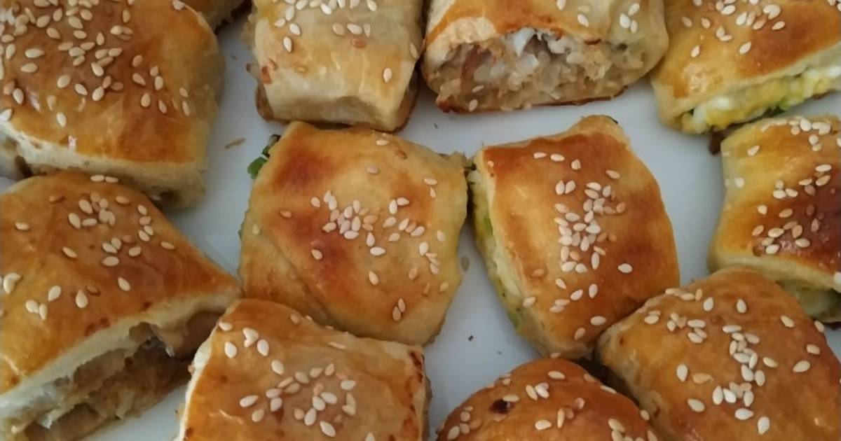 Слоеное тесто с курицей и грибами. Слойки с курицей и грибами. Слоеное тесто курица и грибы. Слоечки с курицей и грибами. Слоеные конвертики с курицей и грибами.