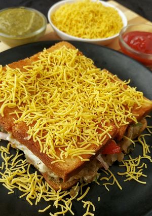 মশলা টোস্ট স্যান্ডউইচ(mashla toast sandwich recipe in bengali) রেসিপির প্রধান ছবি