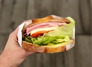Una foto de Sándwich completo en pan lactal tipo artesano