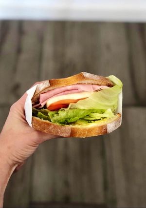 Una foto de Sándwich completo en pan lactal tipo artesano