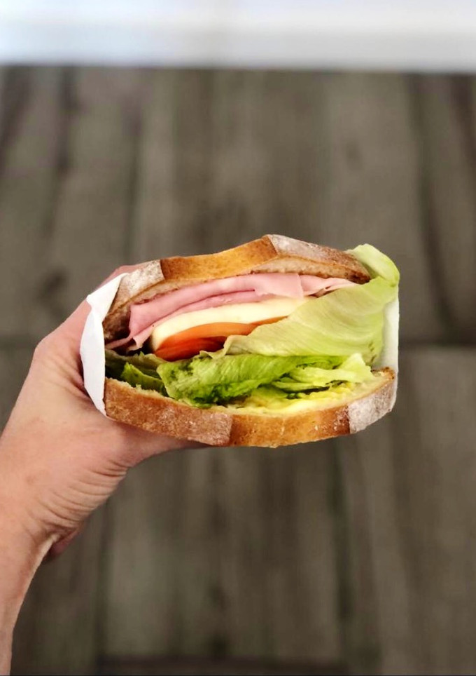 Una foto de Sándwich completo en pan lactal tipo artesano