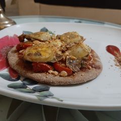 A picture of Egg Garlic Pizza.