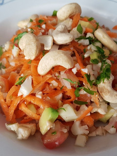 Una foto de Ensalada crudivegana de coliflor