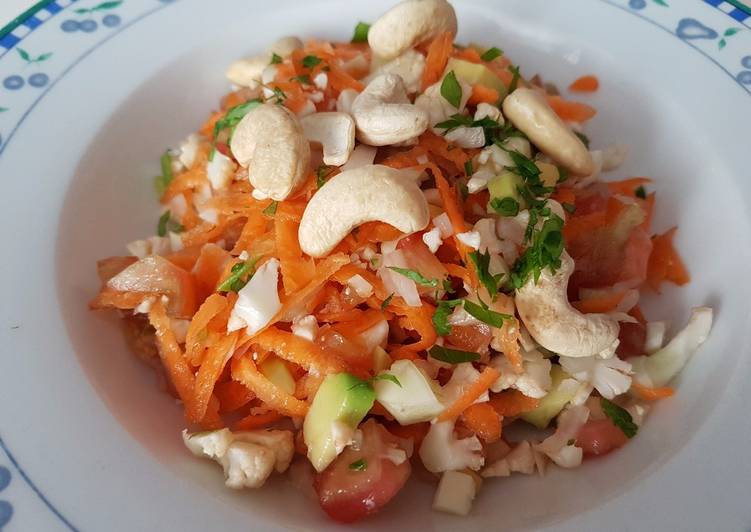 Ensalada crudivegana de coliflor