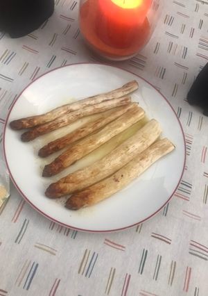 Una foto de Espárragos blancos asados al horno
