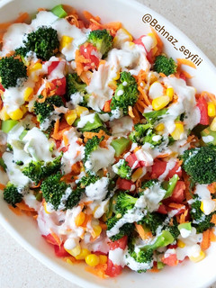عکسی از دستور سالاد کلم بروکلی، هویج و ذرت🥦🥕🌽
